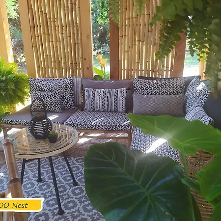 Semesterbostad Βαμβοο Nest By The Sea