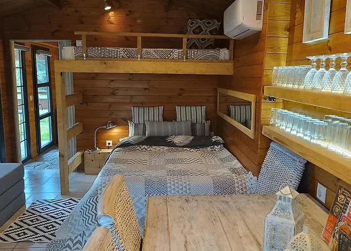 Semesterbostad Βαμβοο Nest By The Sea